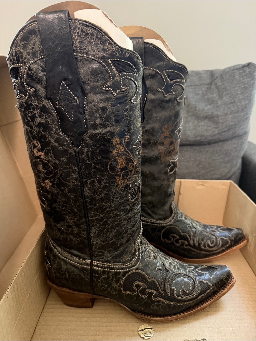 EUC Corral Women's Black Vintage Lizard Over Boots - Picture 2 of 13